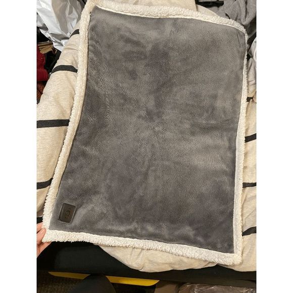 UGG Reversible Quilted Fleece Sham Pillow Cover - Picture 1 of 3